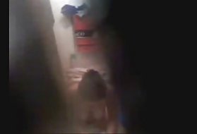 Gruppe Pornos zeigen ebony teen bekommt ein creampie-schwarz