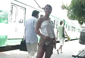 Sehen, spielen porno-Blutungen aus dem Spiel Frau macht ihn cum innen